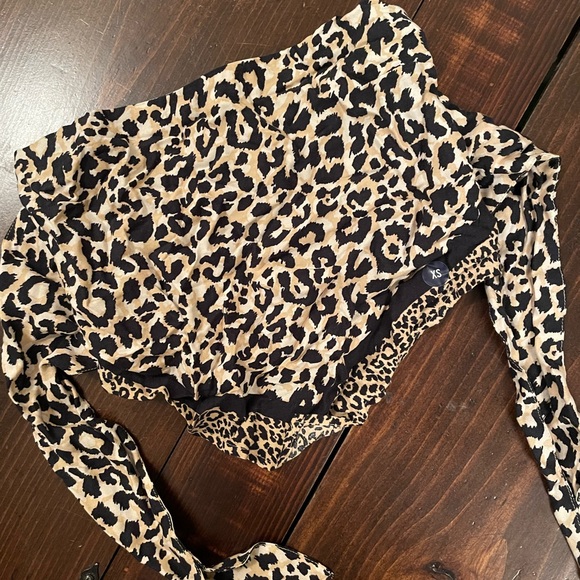 NWT Hollister Bandana top - Picture 2 of 4